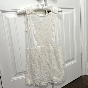 A Pea in the Pod Lace Peplum Maternity Top in XS